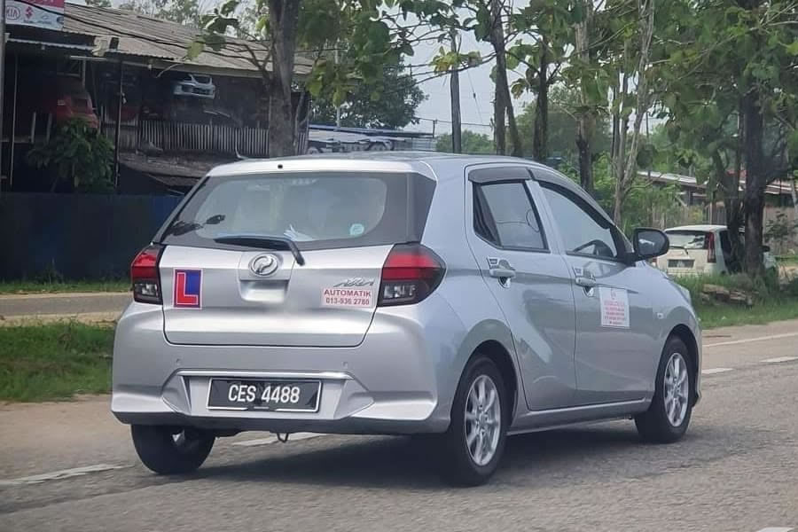 Bahagian dalam kereta latihan